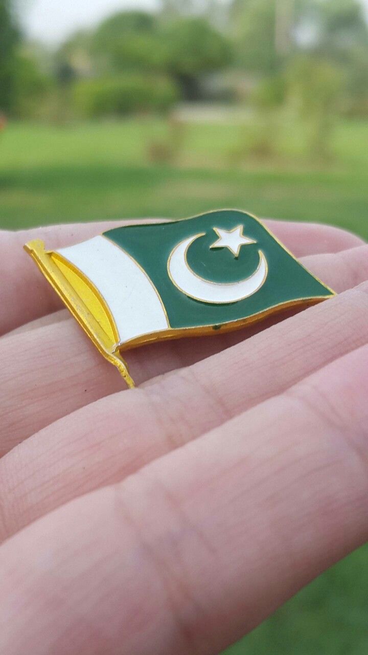 14th August Pakistan Day Royal Flag Shaped Badge for Pakistan Independence Day Celebration